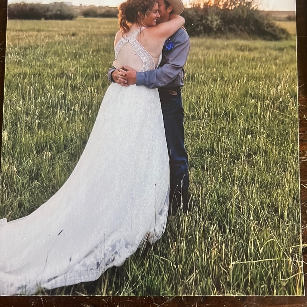 Size 8 Mori Lee wedding dress, worn once and the dry cleaned
